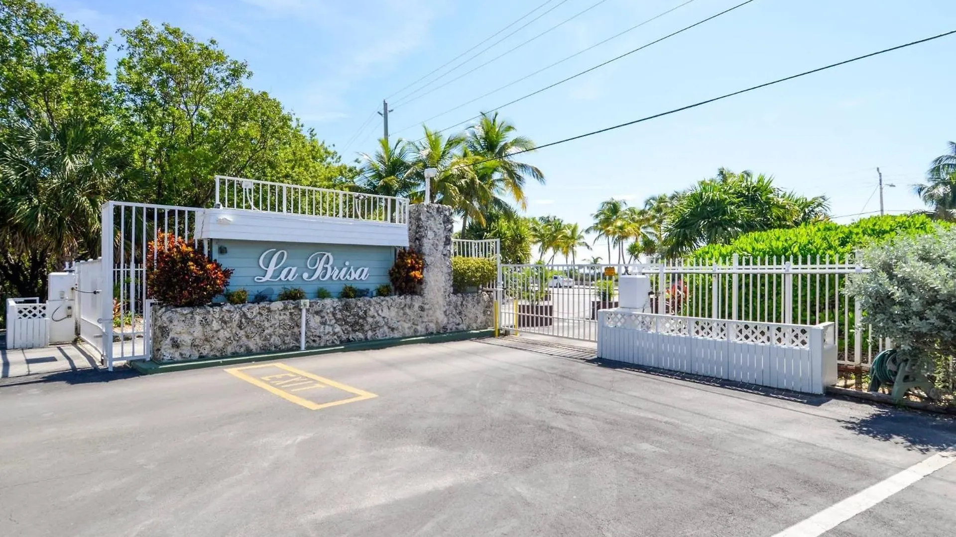 Dune Wind South: Beachside Extended Stay with Pool & Hot Tub Key West