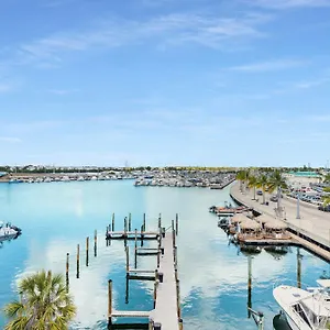  Holiday home St Kitts - Downtown Waterfront Penthouse Pool Dock Parking